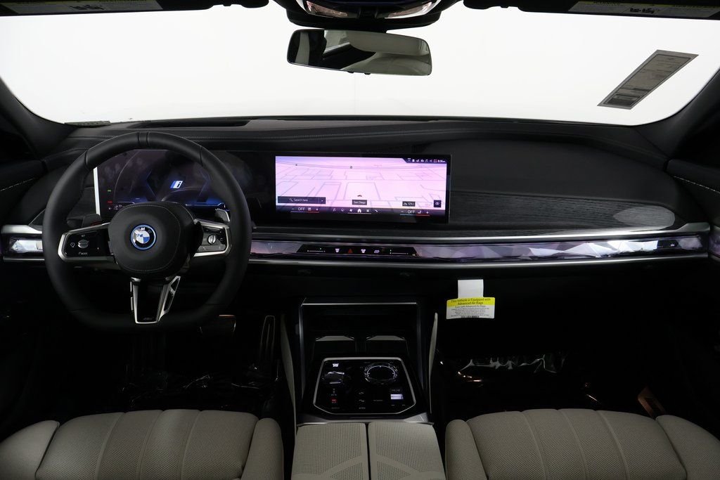 2026 Bmw 750e photo 3