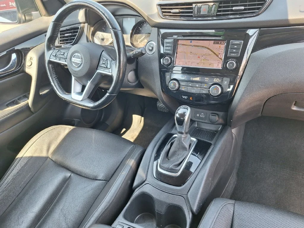 Used 2022 Black Nissan SL image 25