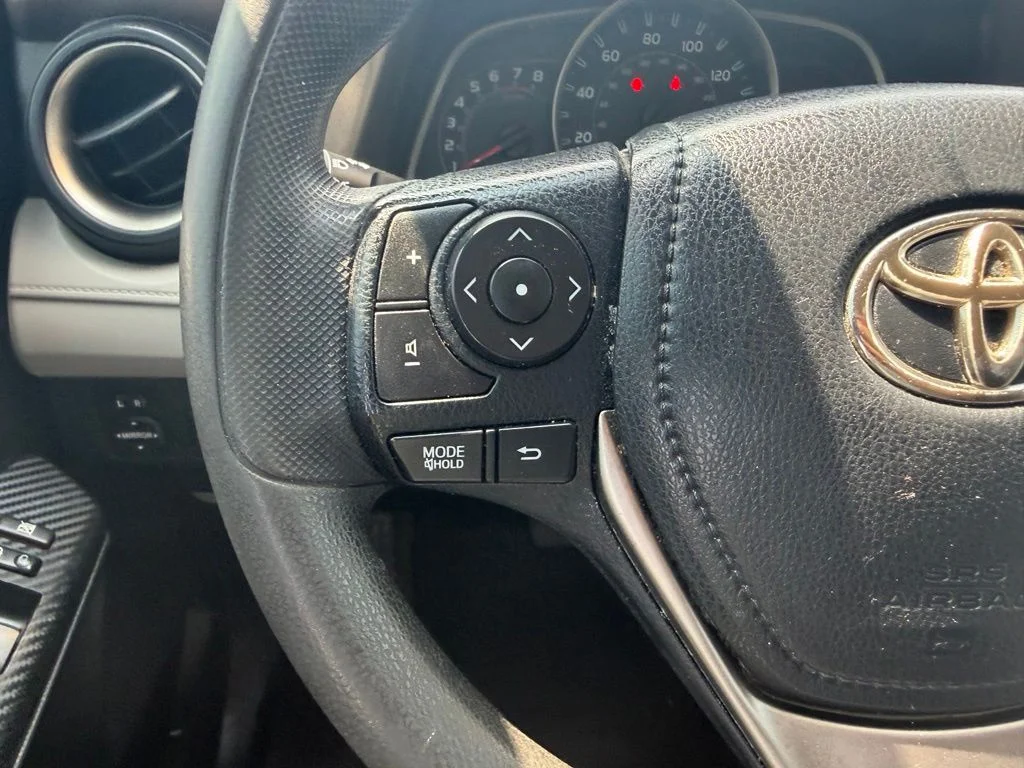 Used 2015 Gray Toyota LE image 18