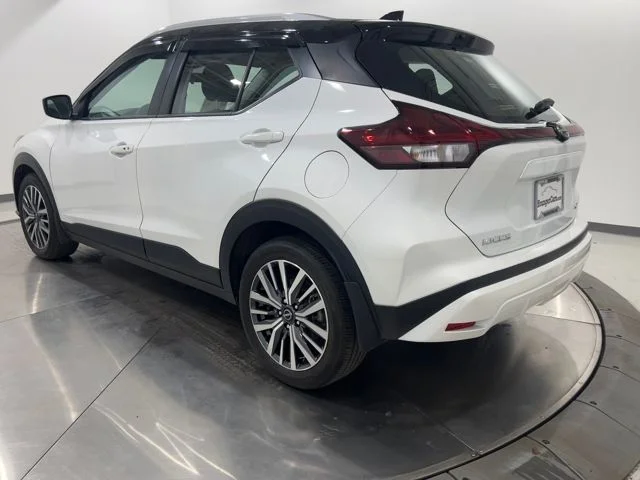Used 2024 White Nissan SV image 3