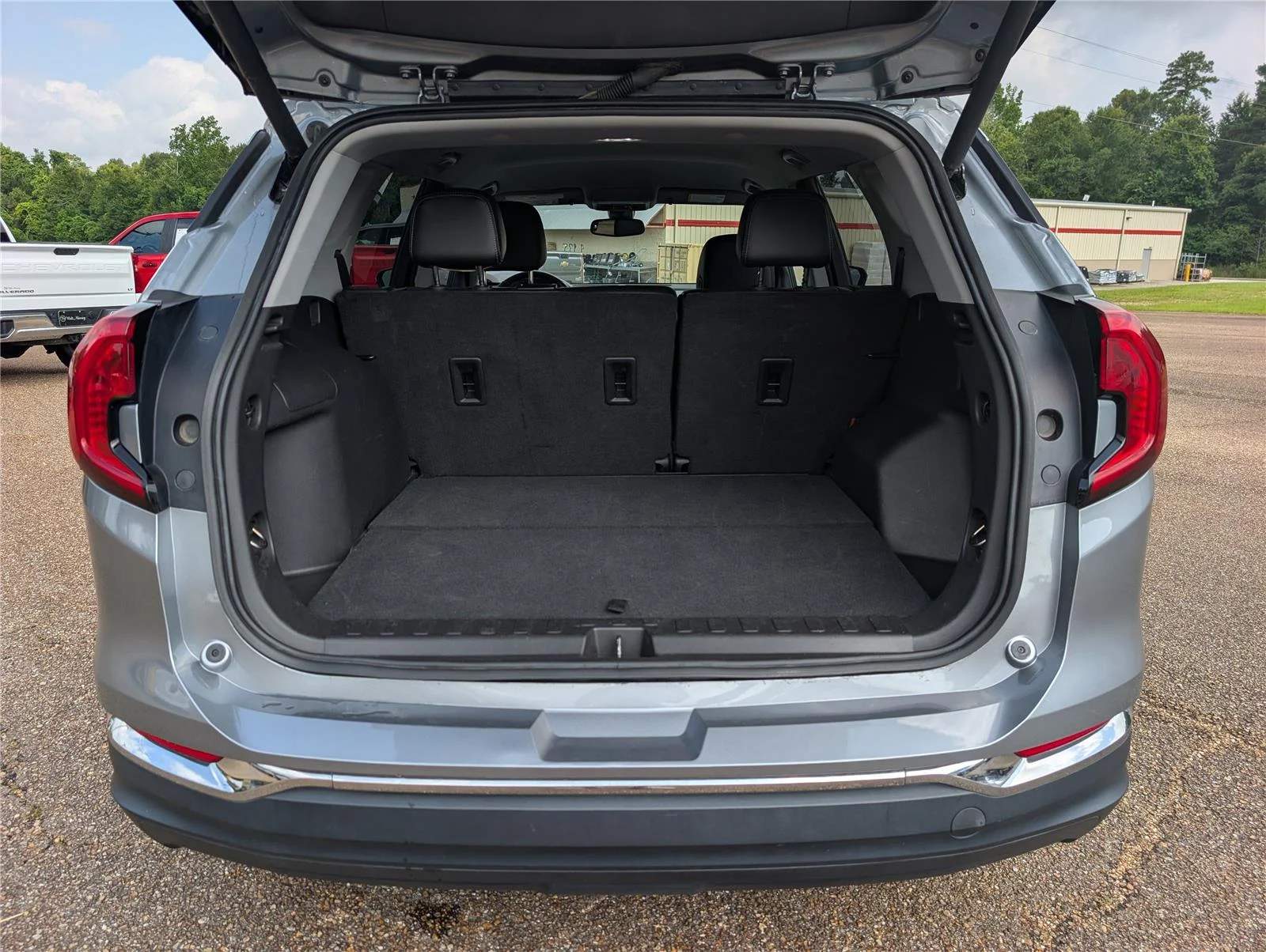 Used 2024 Sterling Metallic GMC SLT image 35