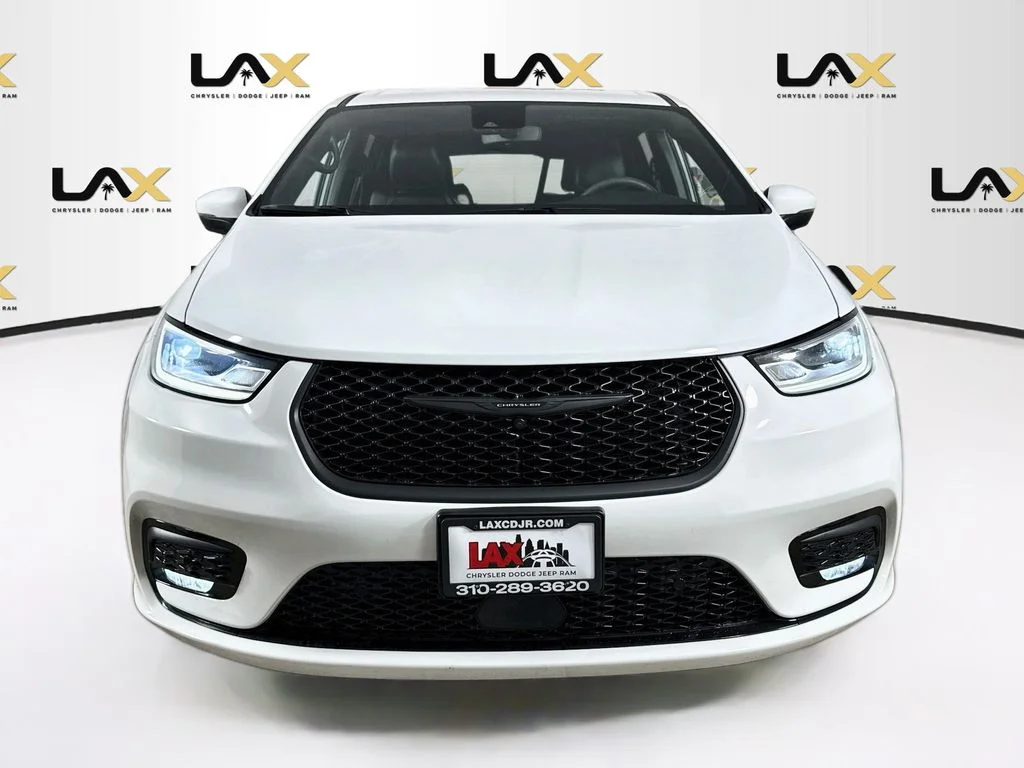 Used 2023 White Chrysler Touring L image 2