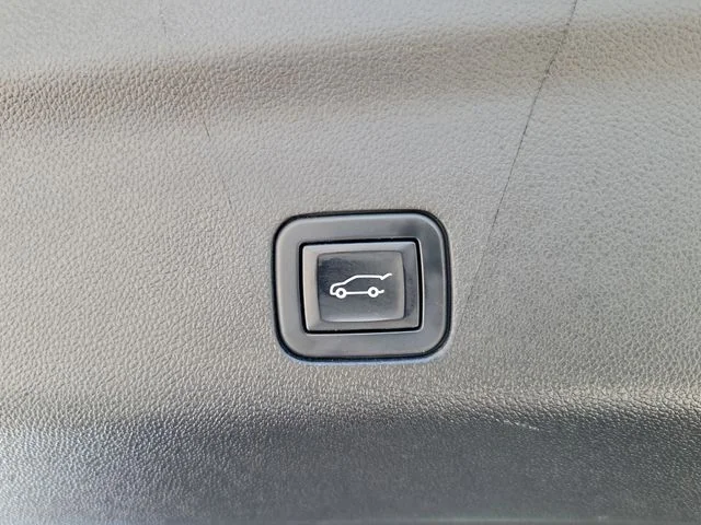 Used 2022 Black Chevrolet Z71 image 10