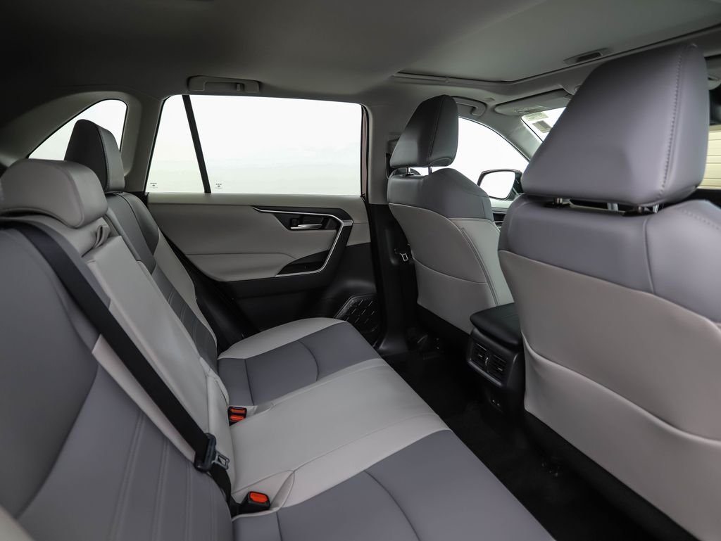Used 2025 Pearl Toyota XLE Premium image 24