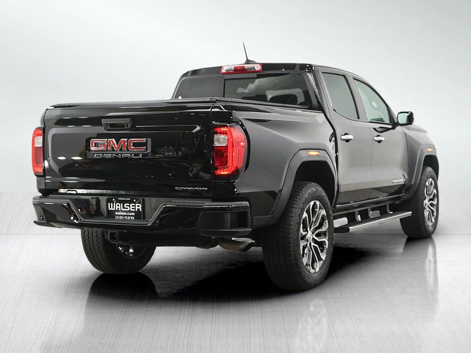 Used 2024 Onyx Black GMC Denali image 5