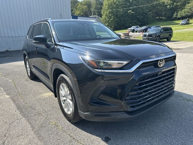 Used 2025 Black Toyota XLE image 11