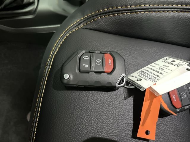 2025 Jeep Wrangler 4-Door Sahara - Photo 26