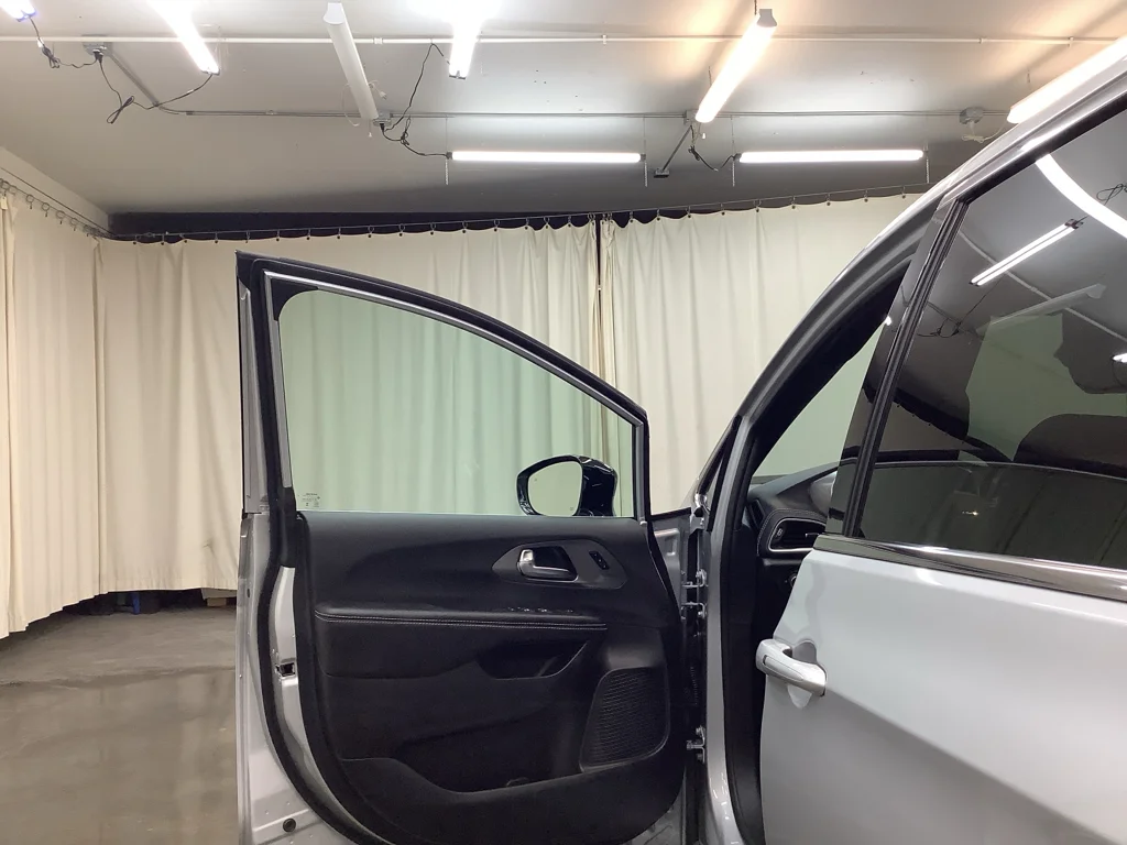 New 2026 Silver Mist Clear-Coat Exterior Paint Chrysler  image 12