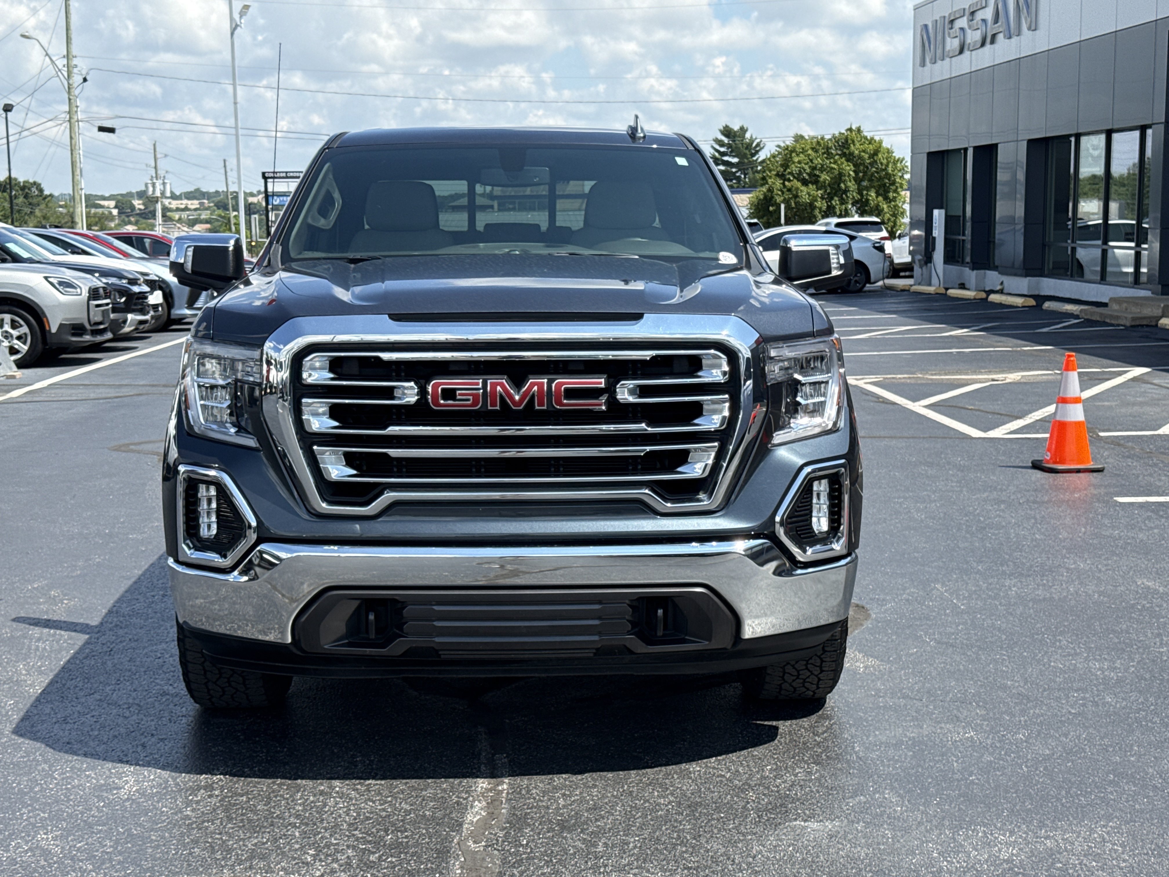 Used 2022 Dark Sky Metallic GMC SLT 4WD image 12