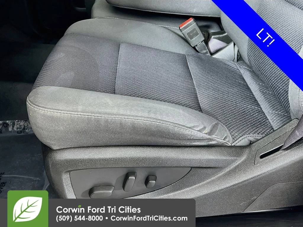 Used 2016 White Chevrolet LT image 21