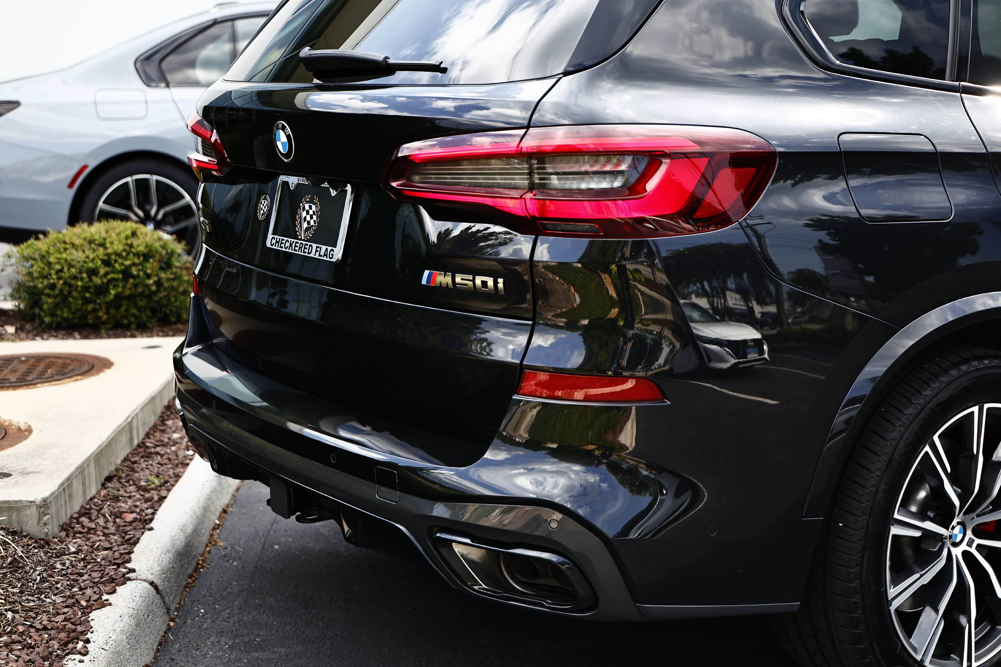 Used 2023 Black Sapphire Metallic BMW M50i image 12
