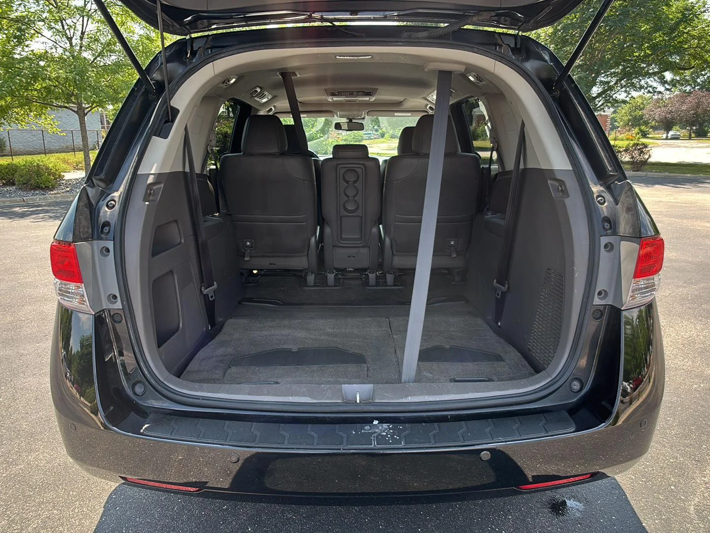 Used 2016 Crystal Black Pearl Honda Touring image 12