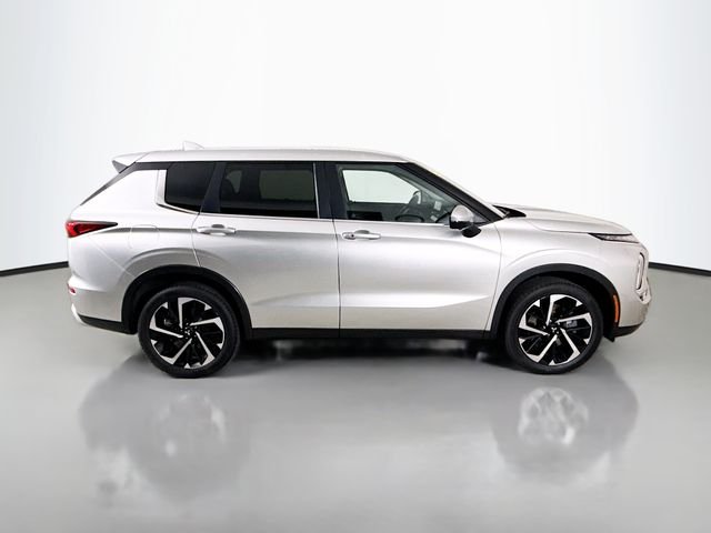 Used 2023 Alloy Silver Metallic Mitsubishi SE image 8