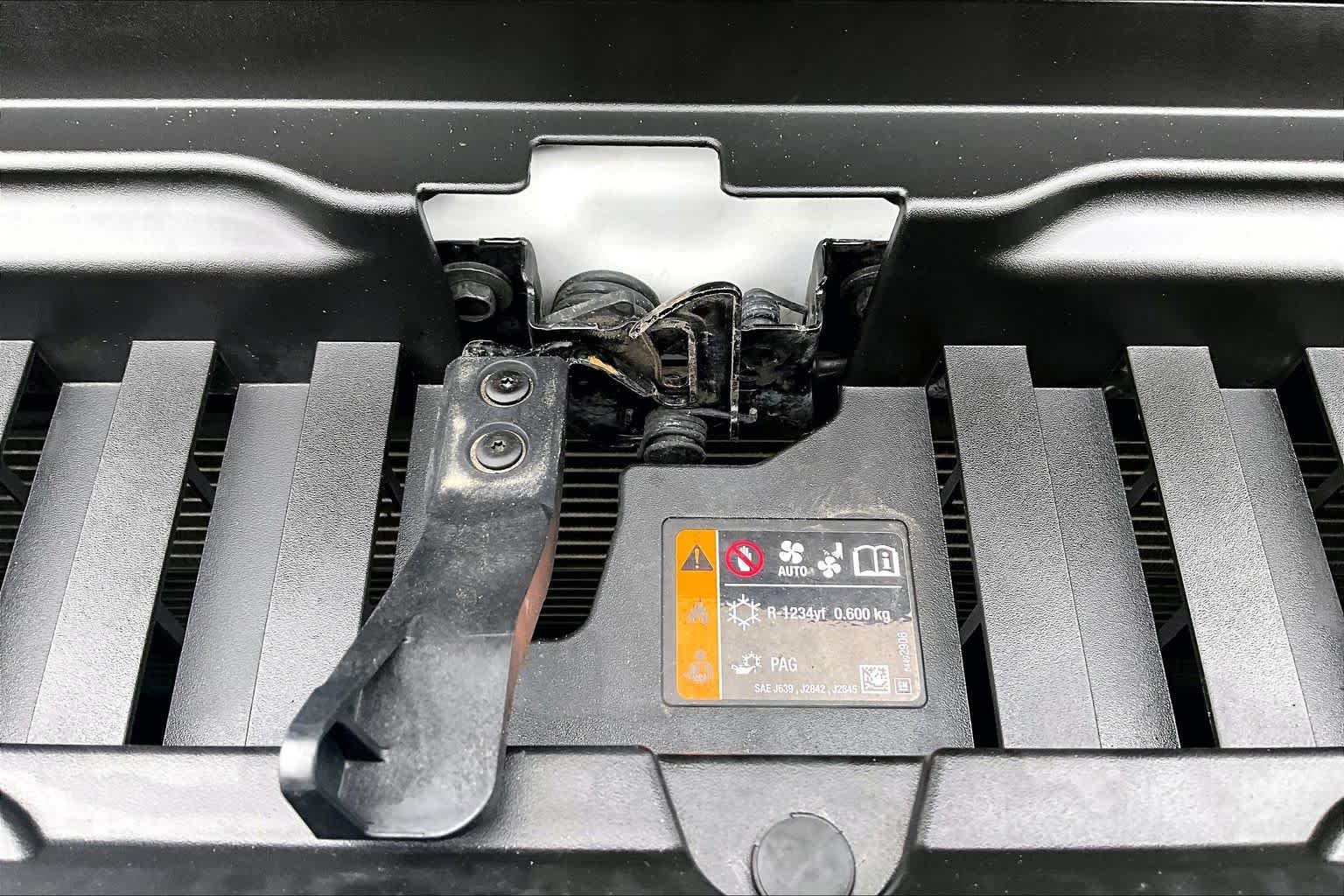 Used 2023 Sterling Metallic GMC AT4X image 33