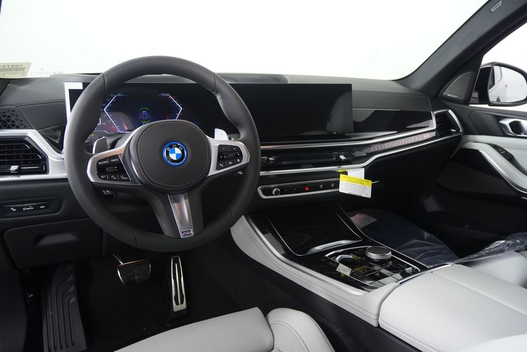 Used 2026 Skyscraper Grey Metallic BMW xDrive50e image 18