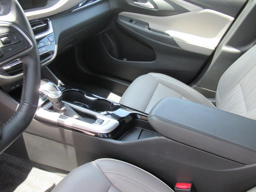 Used 2024 White Buick Avenir image 16