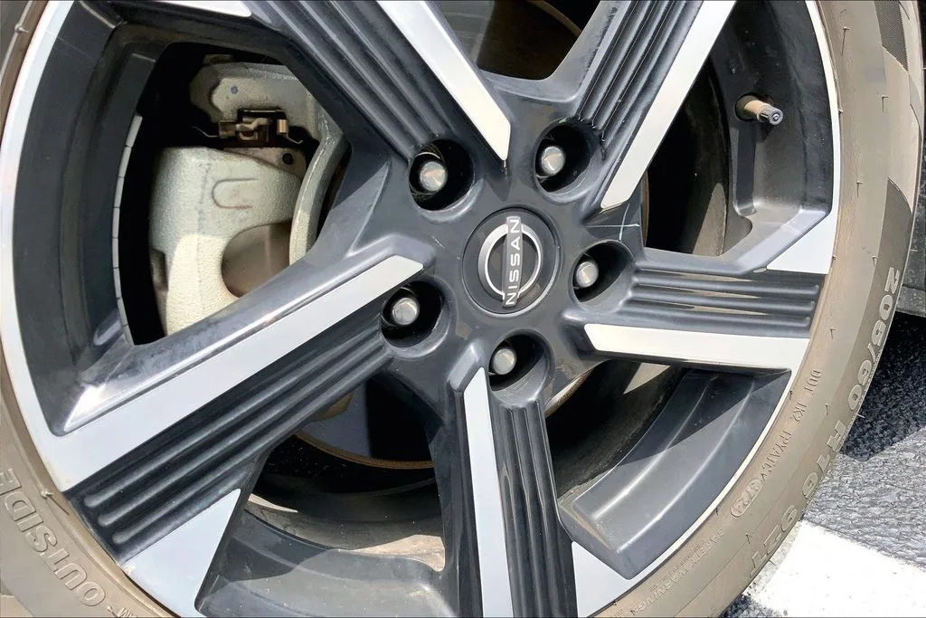 Used 2024 Gray Nissan SV image 3
