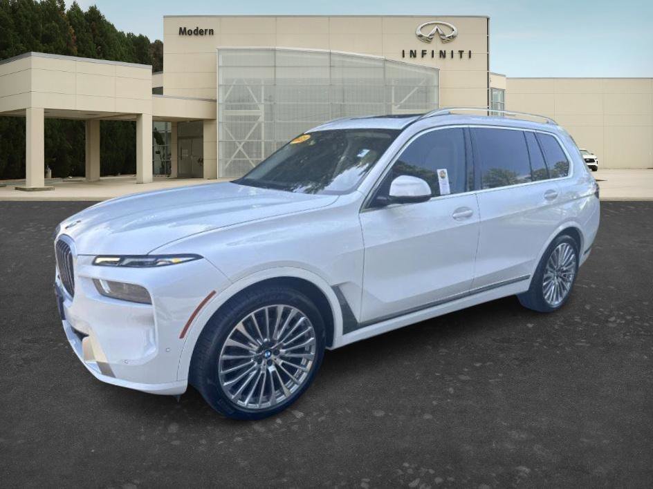 2023 BMW X7 xDrive40i's photo