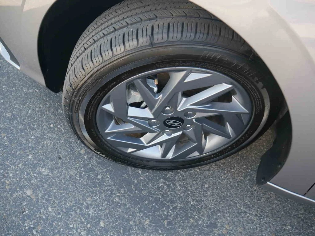 Used 2024 Silver Hyundai SEL image 10