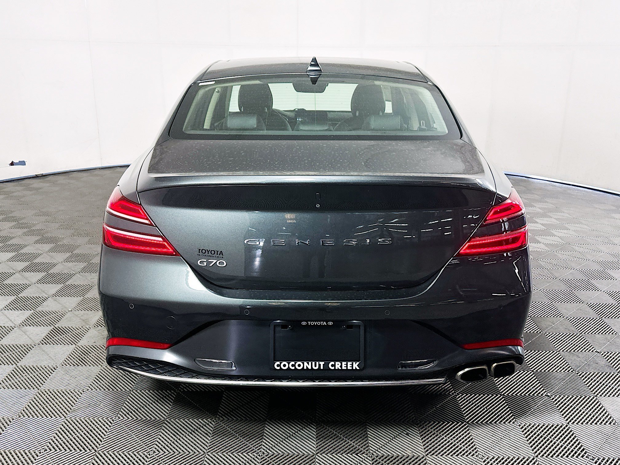 Used 2022 Black Forest Green Genesis 2.0T image 4