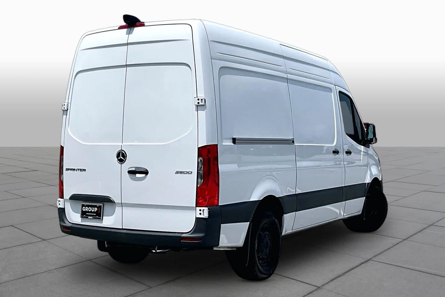 Used 2025 Arctic White Mercedes-Benz  image 13