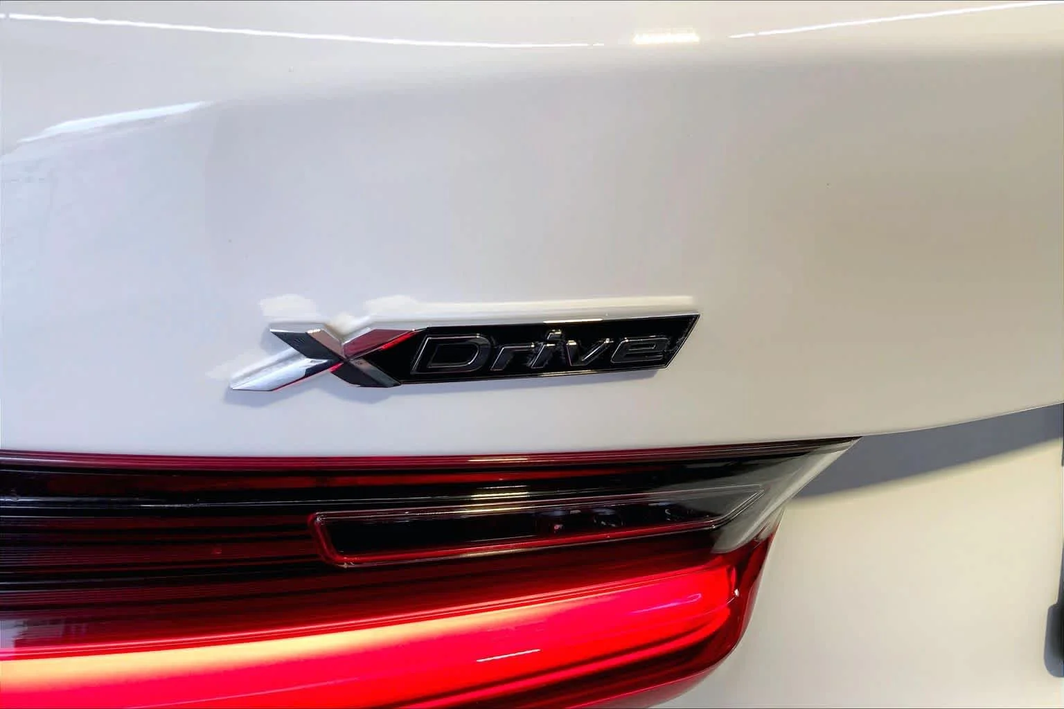 Used 2022 Alpine White BMW 330i xDrive image 37