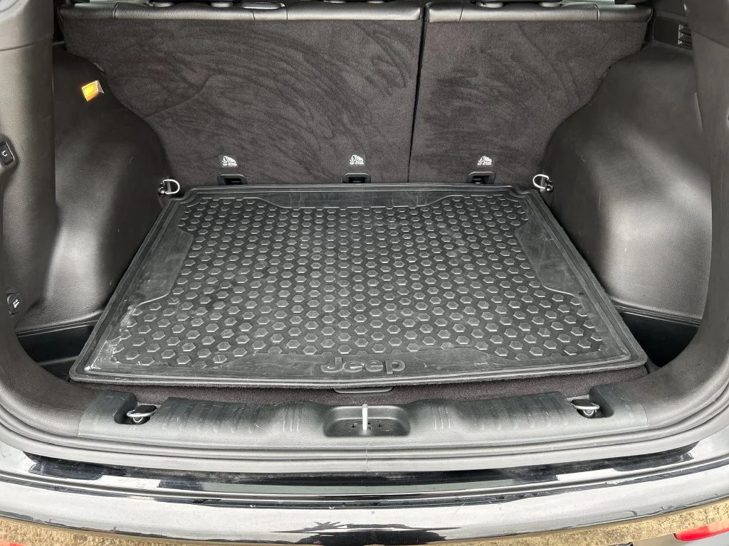Used 2024 Black Jeep Latitude image 22