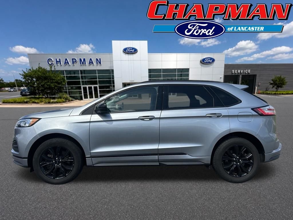 Used 2022 Silver Ford SE image 2