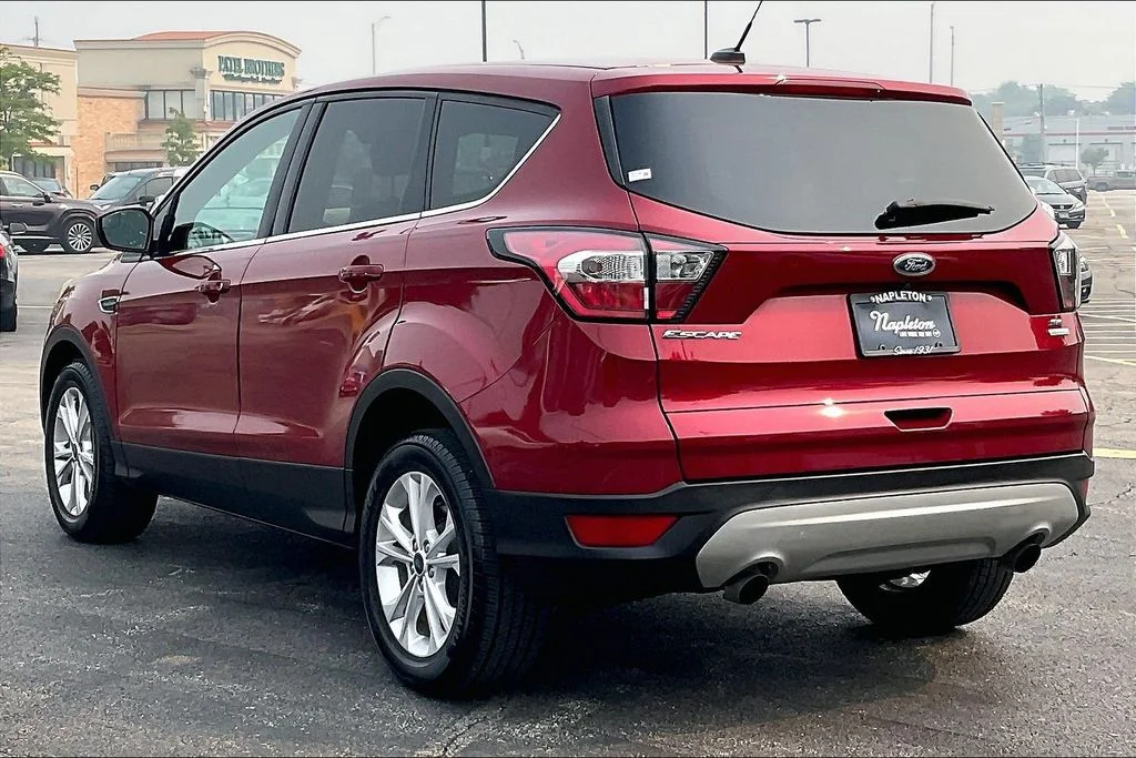 Used 2017 Red Ford SE image 13
