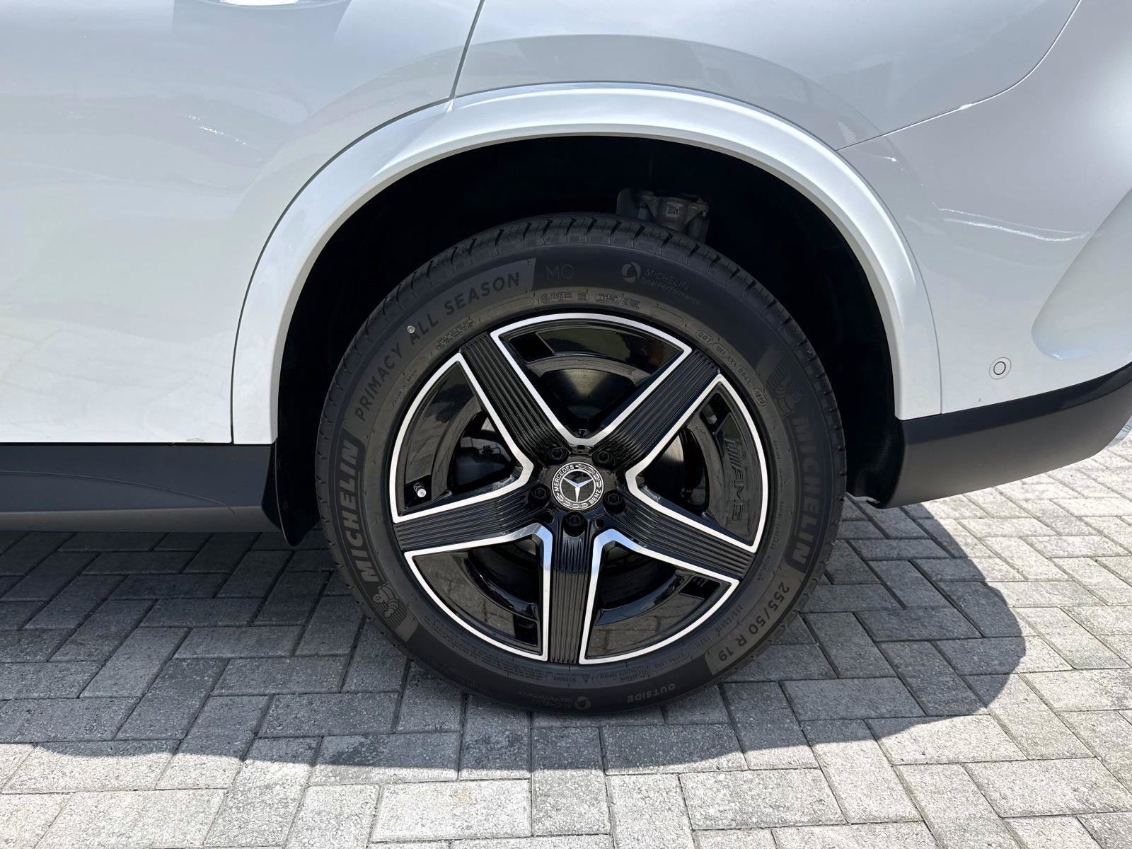 New 2026 Polar White Mercedes-Benz 300 4MATIC® SUV image 11