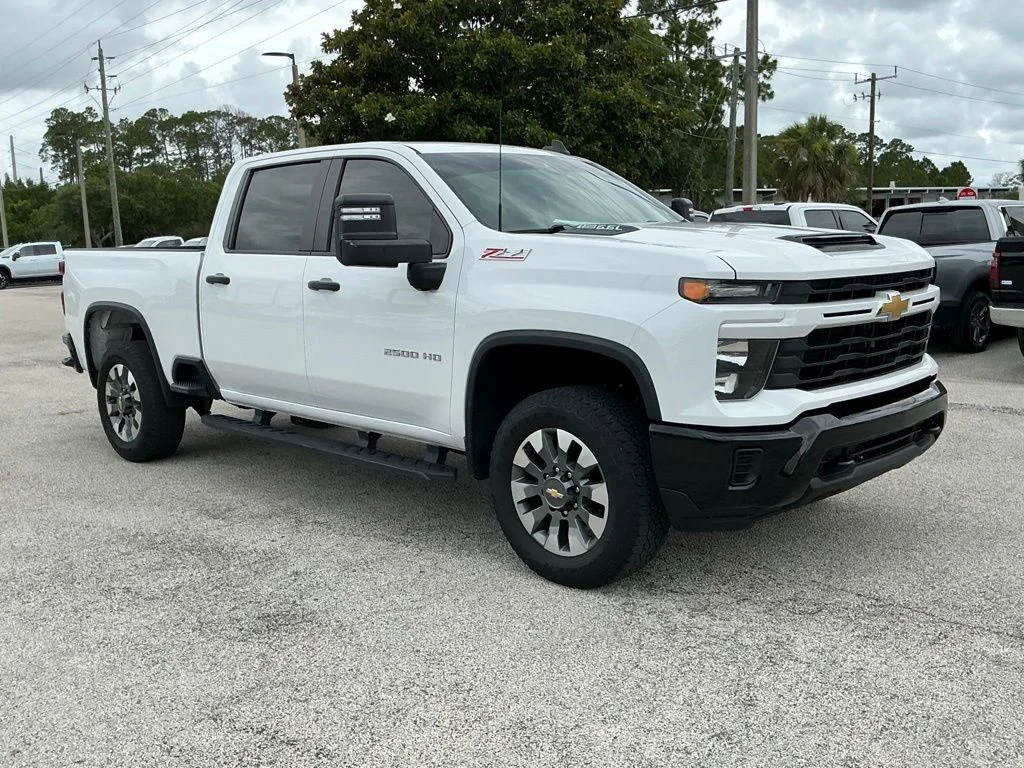 Used 2024 White Chevrolet Custom image 15