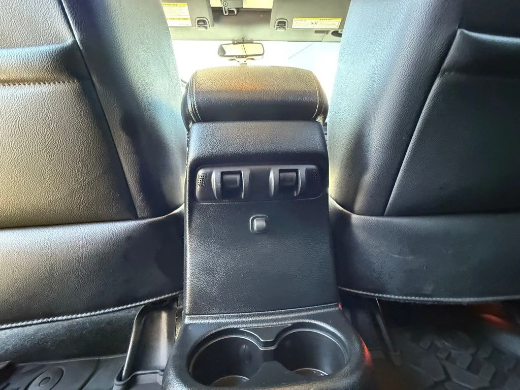 Used 2018 Silver Jeep Unlimited Sport image 35
