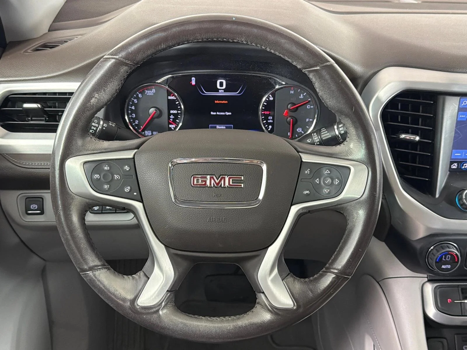 Used 2022 White GMC SLT image 26