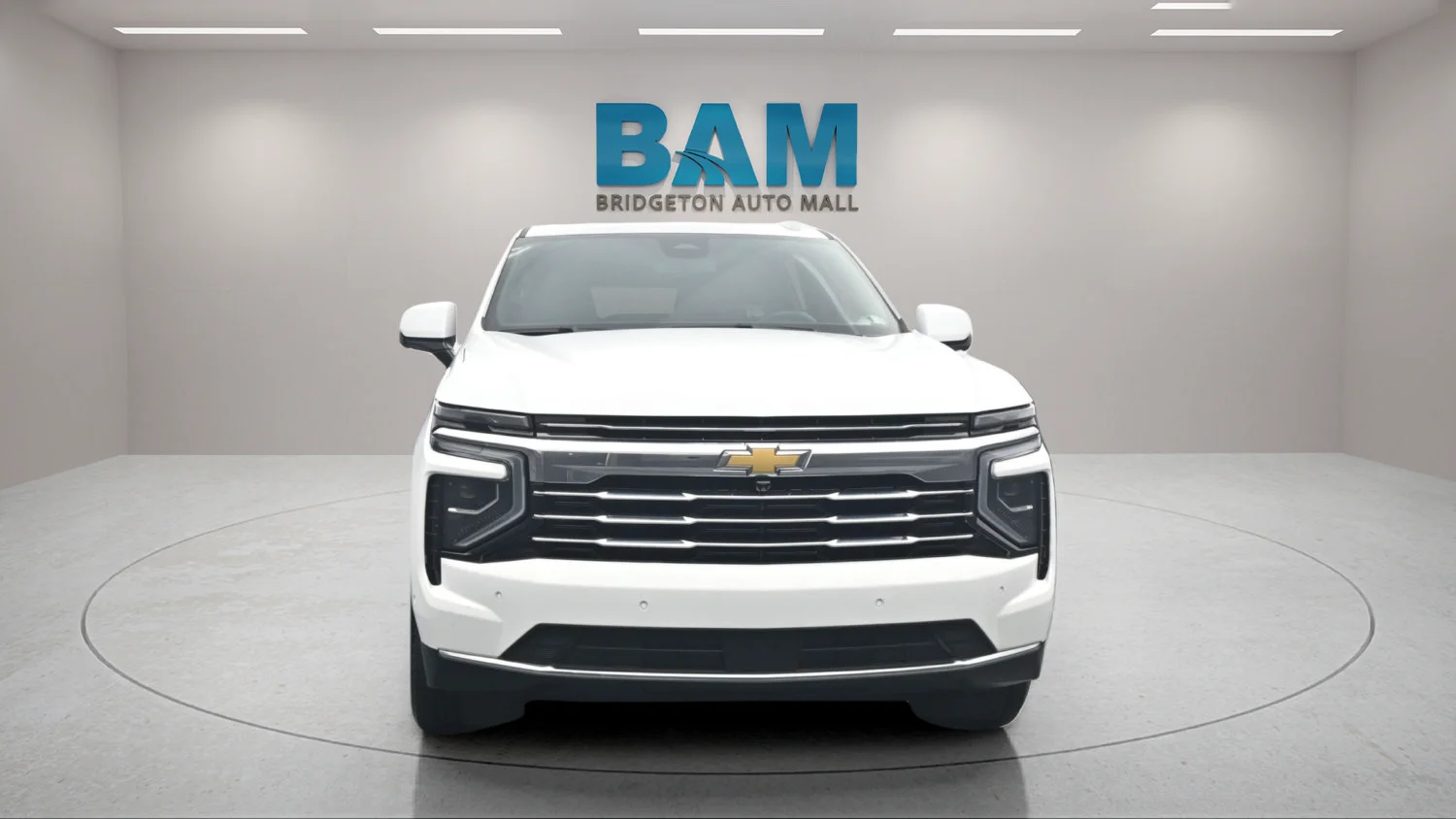 Used 2025 Summit White Chevrolet LT image 2