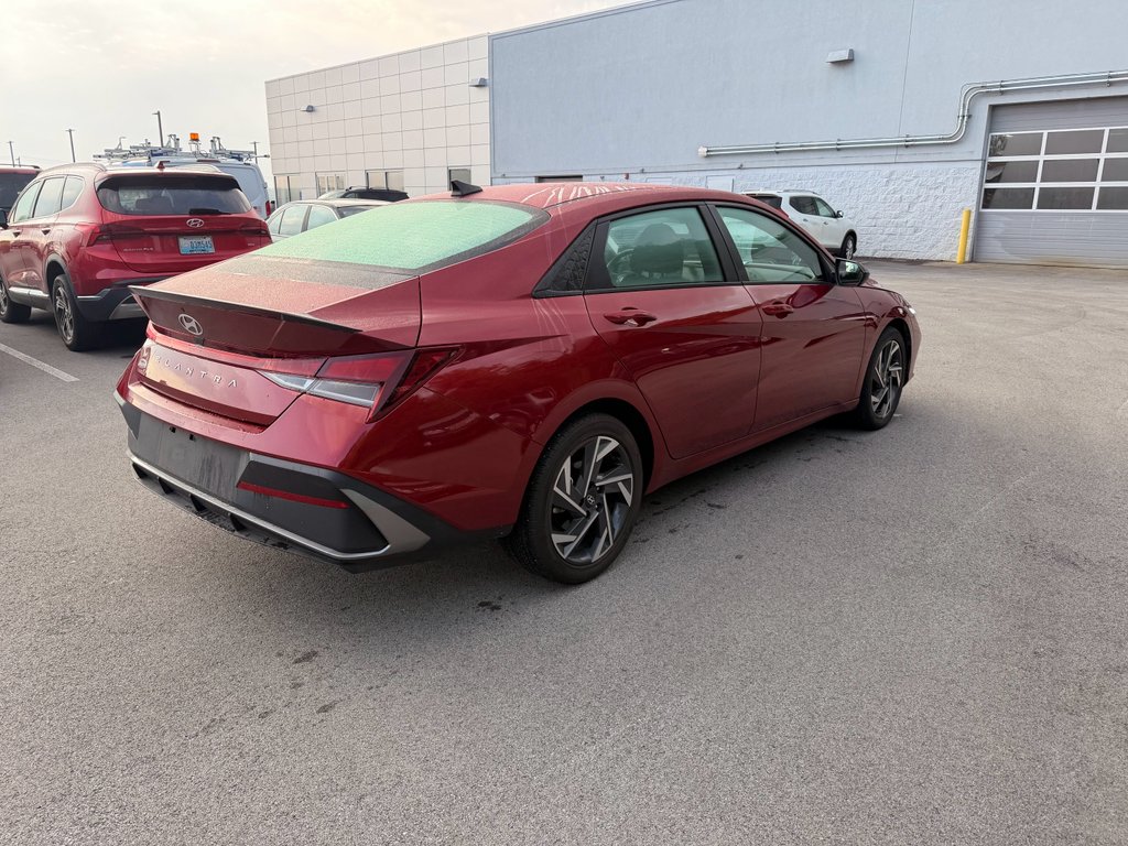 Used 2025 Ultimate Red Hyundai SEL Sport image 4