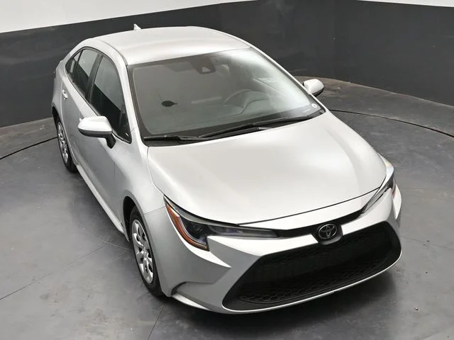 Used 2022 Silver Toyota LE image 26
