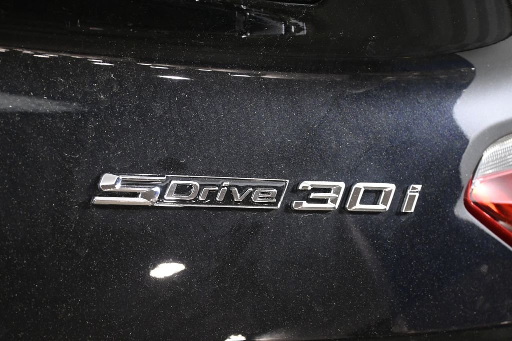 New 2026 Black Sapphire Metallic BMW sDrive30i image 43