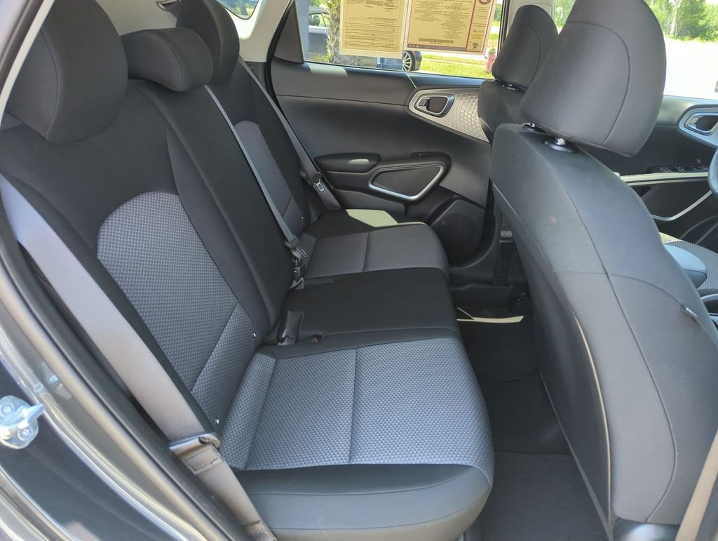 Used 2025  Kia LX image 31