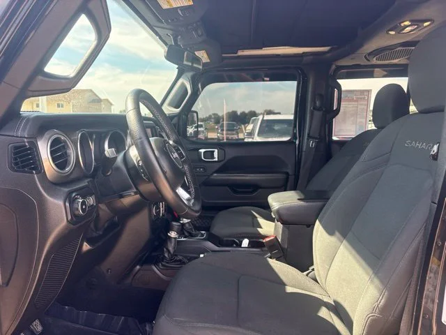 Used 2019  Jeep Sahara image 11