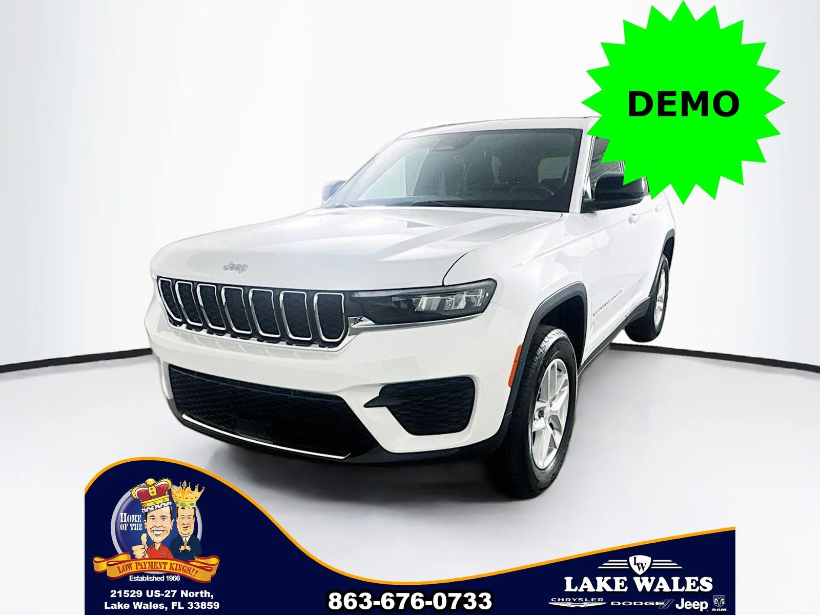 New 2026 Bright White Clear-Coat Exterior Paint Jeep Laredo X image 2