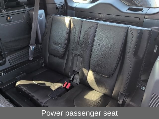 Used 2020 Tasman Blue Metallic Land Rover S image 13