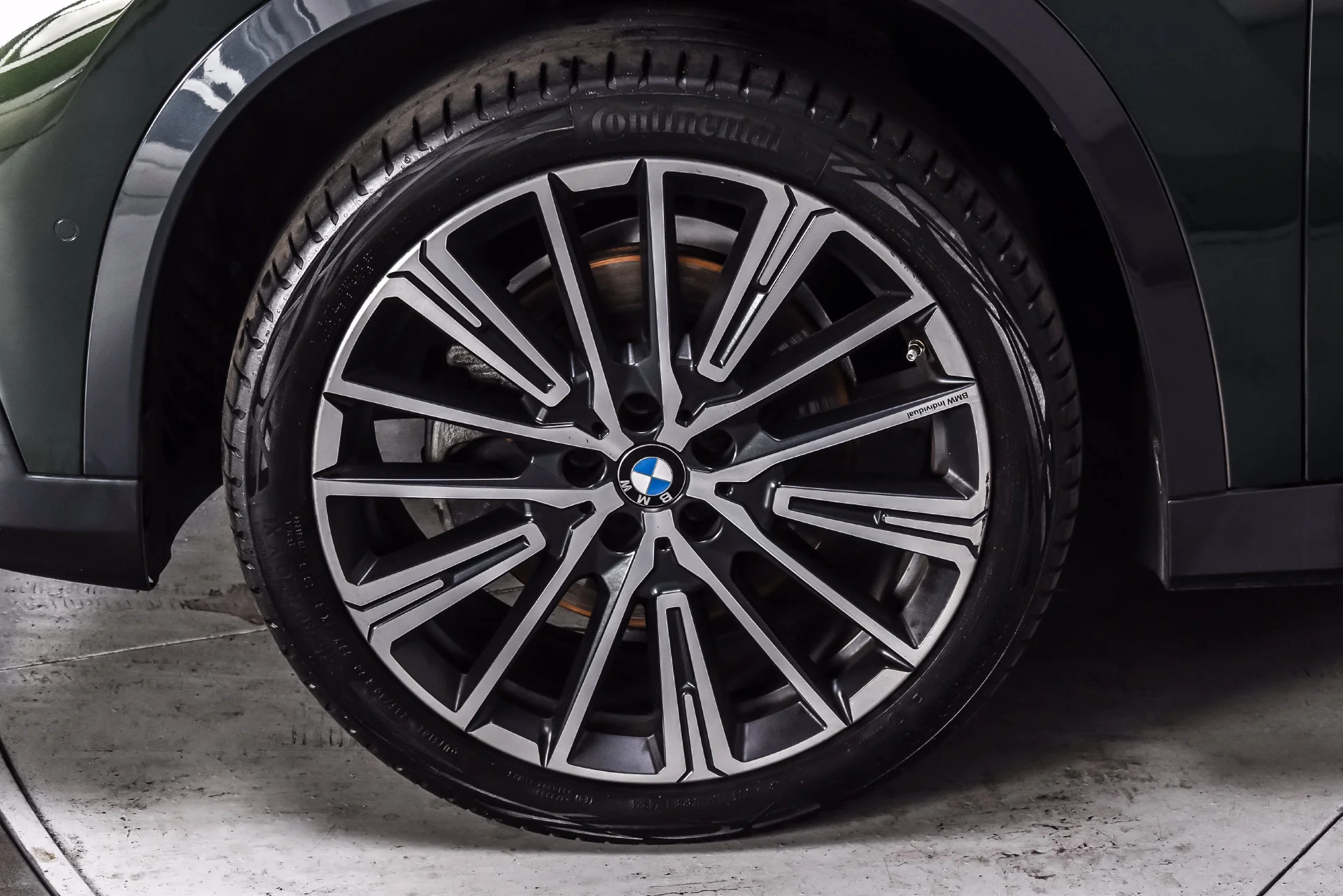 Used 2023 Green Metallic BMW xDrive28i image 9