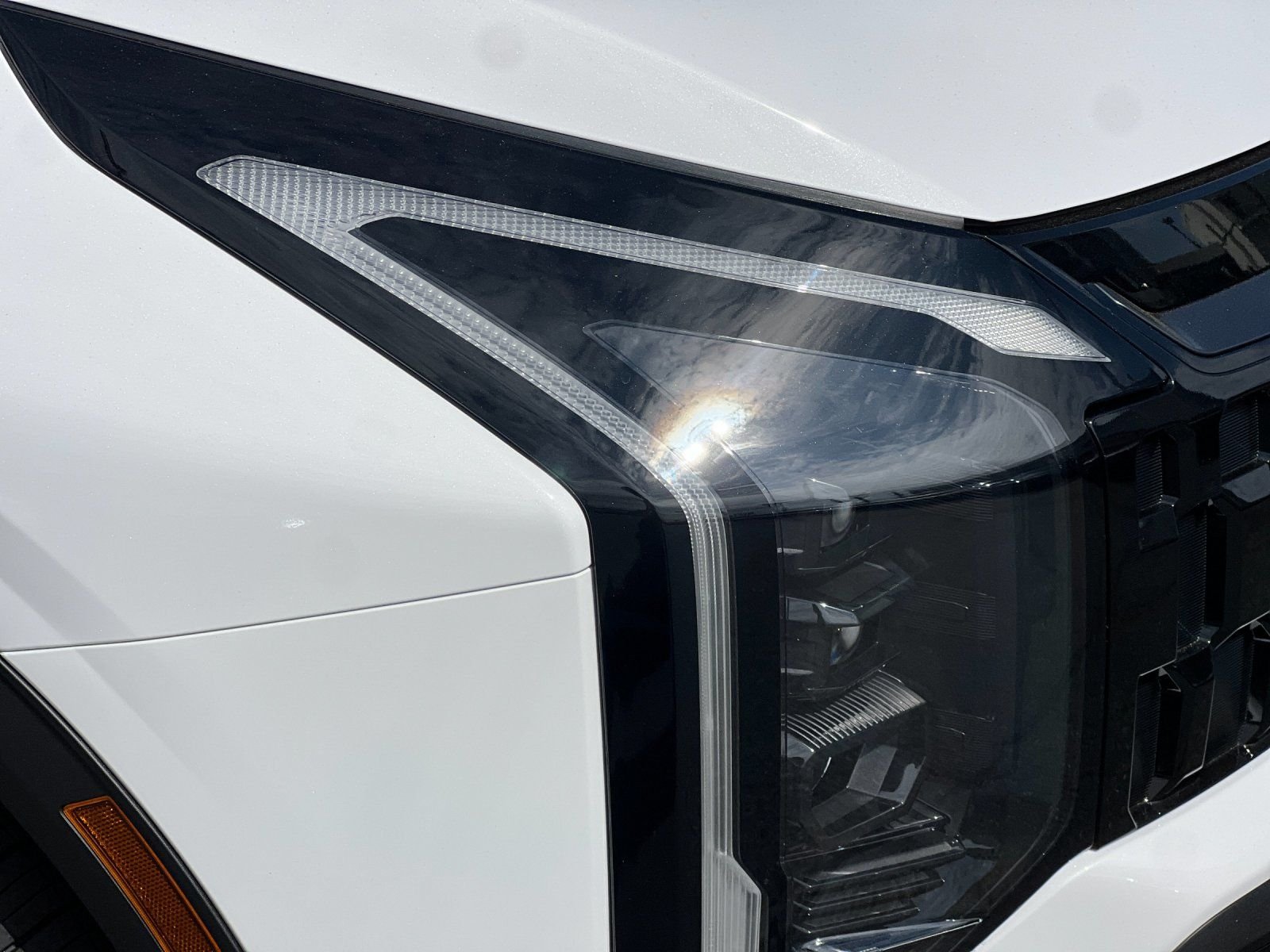New 2026 Glacial White Pearl Kia X-Line image 32