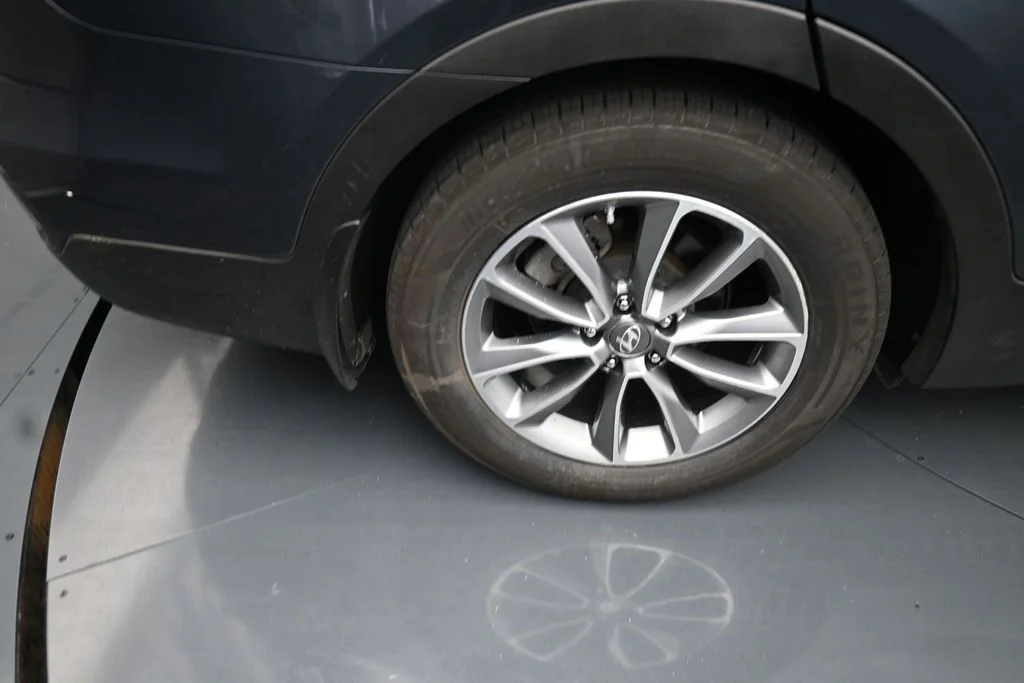 Used 2019 Blue Hyundai SE image 10