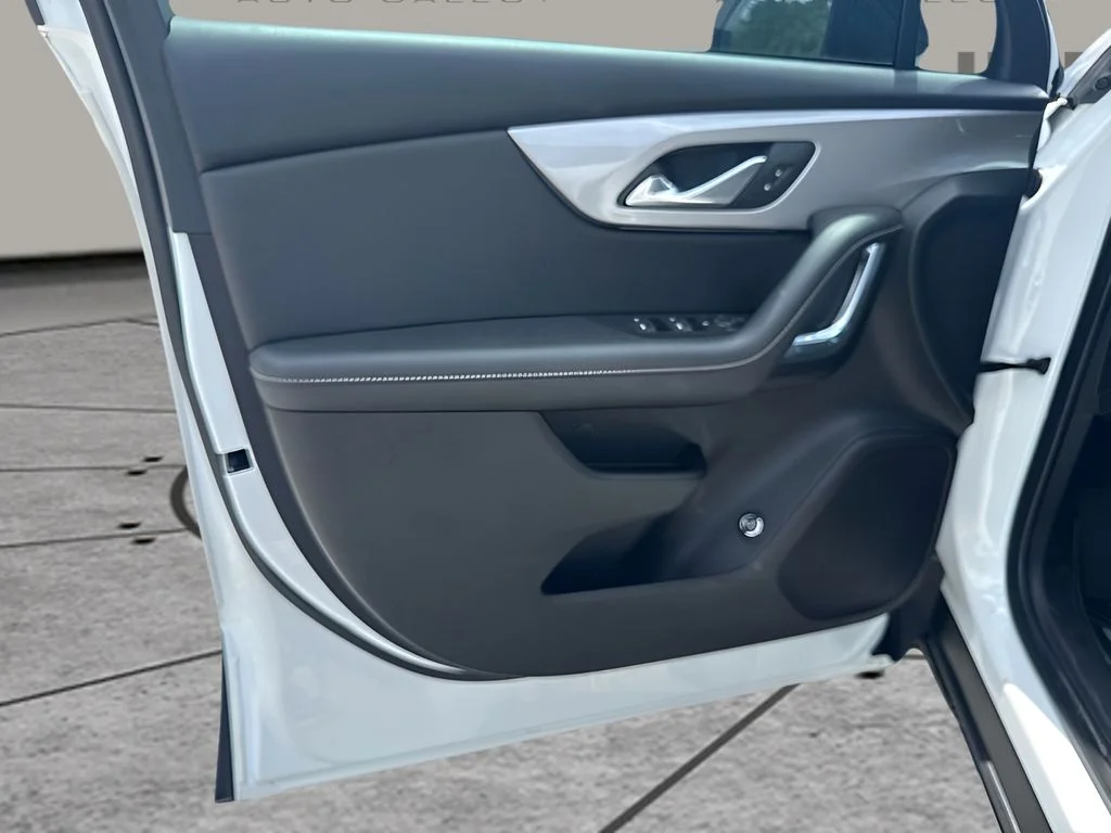Used 2023 White Chevrolet LT image 15