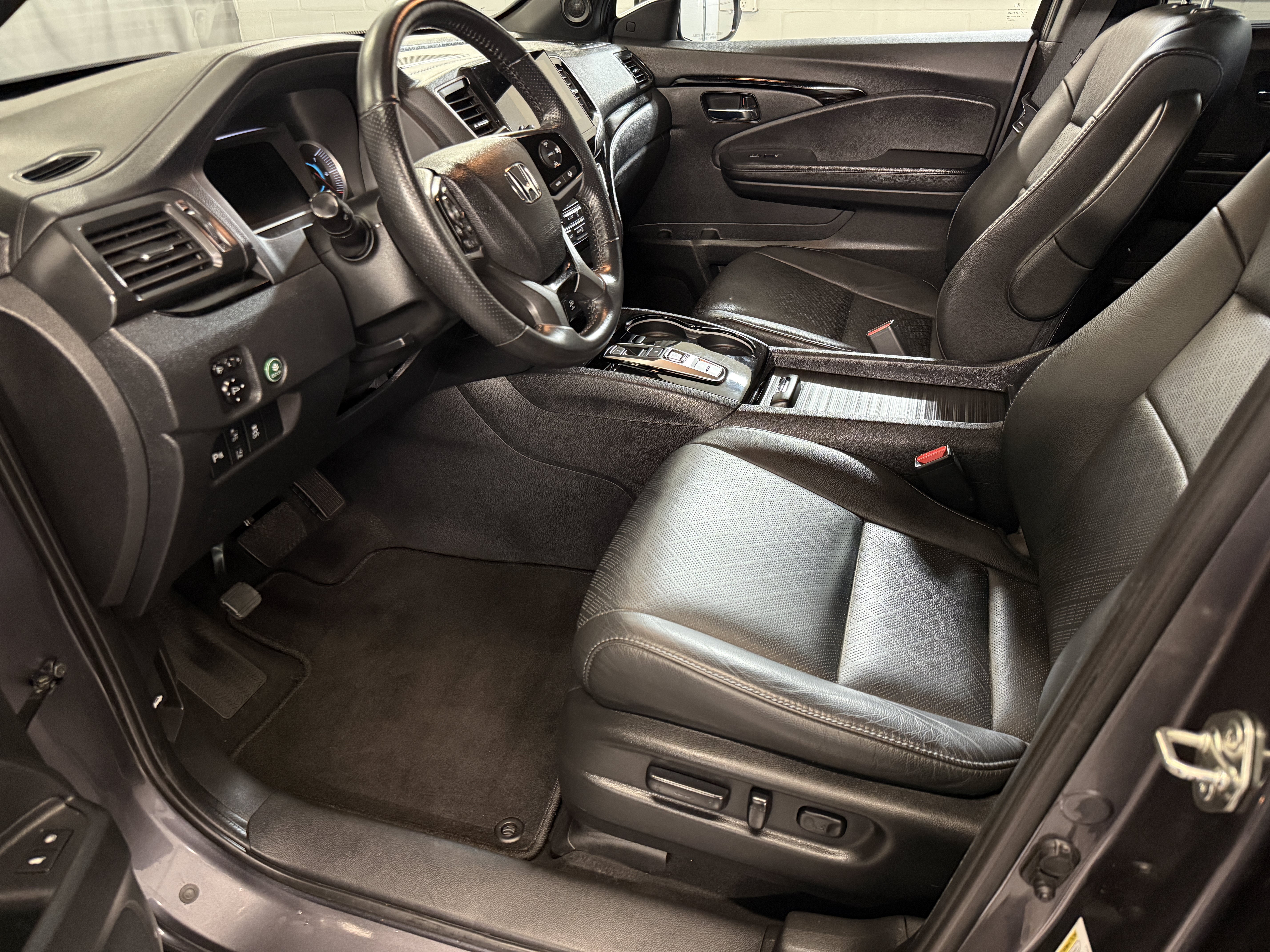 Used 2019 Modern Steel Metallic Honda Touring image 13