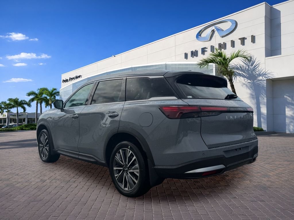 New 2027 HARBOR GRAY INFINITI Luxe FWD image 5