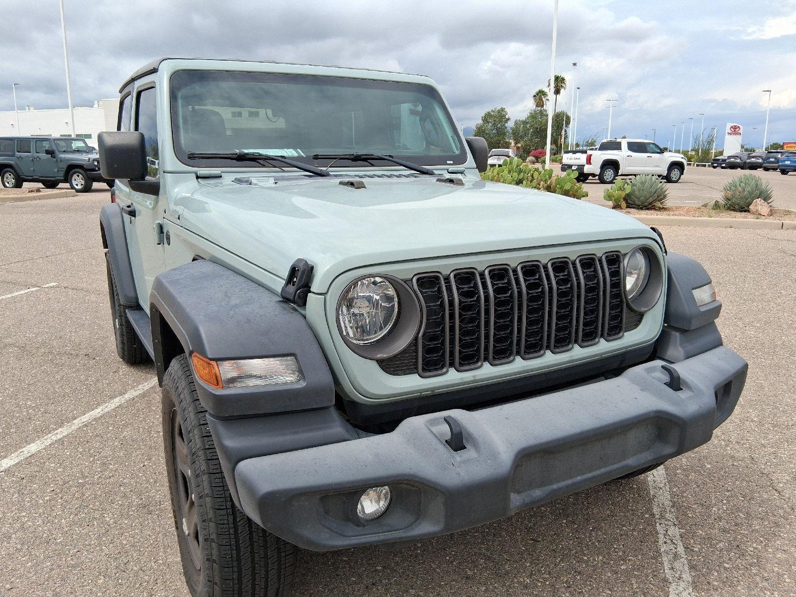 Used 2024 Earl Clearcoat Jeep Sport image 13