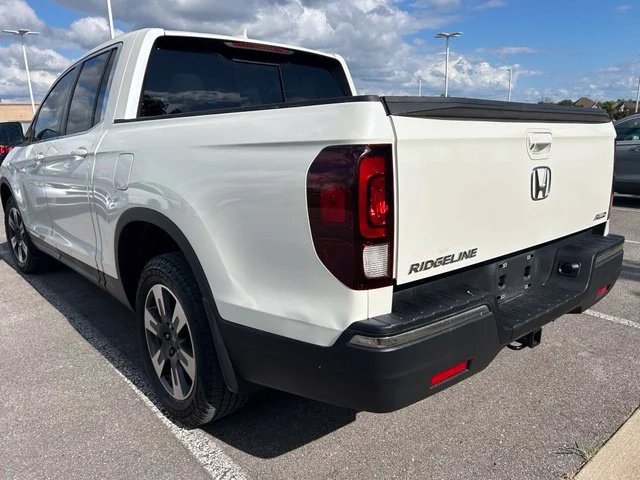 Used 2019  Honda RTL image 4