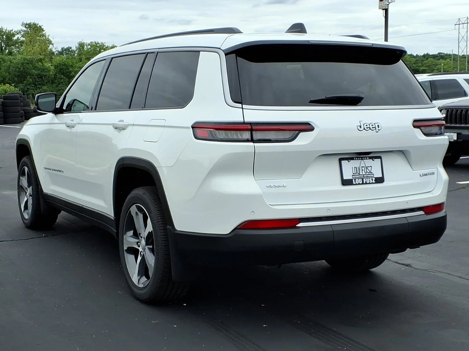 New 2026 Bright White Clear-Coat Exterior Paint Jeep Limited image 4